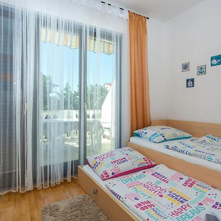 Beautiful Apartment In Malinska With Kitchen Exteriér fotografie