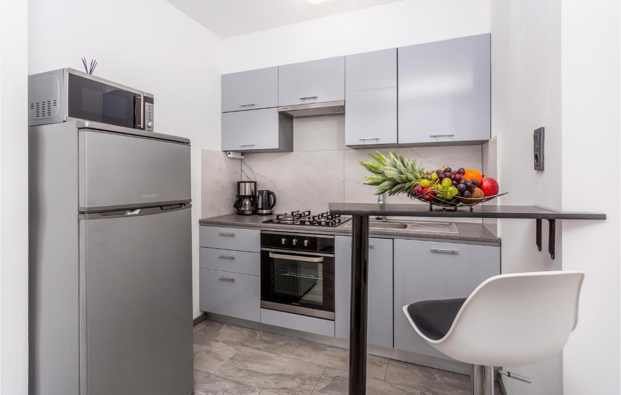 Beautiful Apartment In Malinska With Kitchen Exteriér fotografie